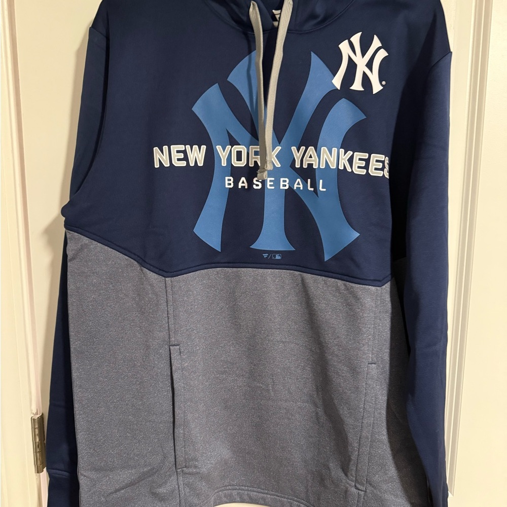 BRAND NEW!  Fanatics navy/grey New York Yankee hoodie